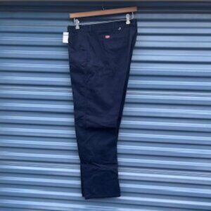 "Workwear" Pants . Size: 40 x 32 . Wrangler's ....... New w/ Tags